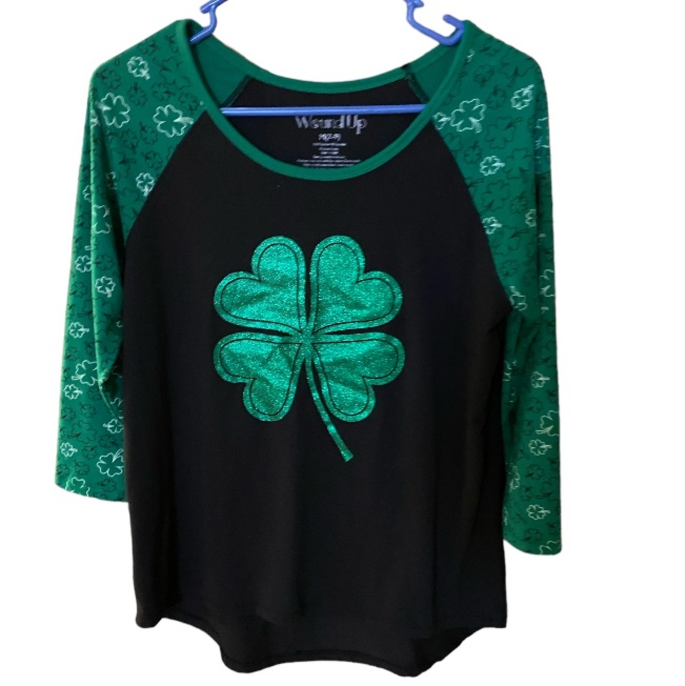 Wound Up shamrock shirt. Size medium Jr 7/9.